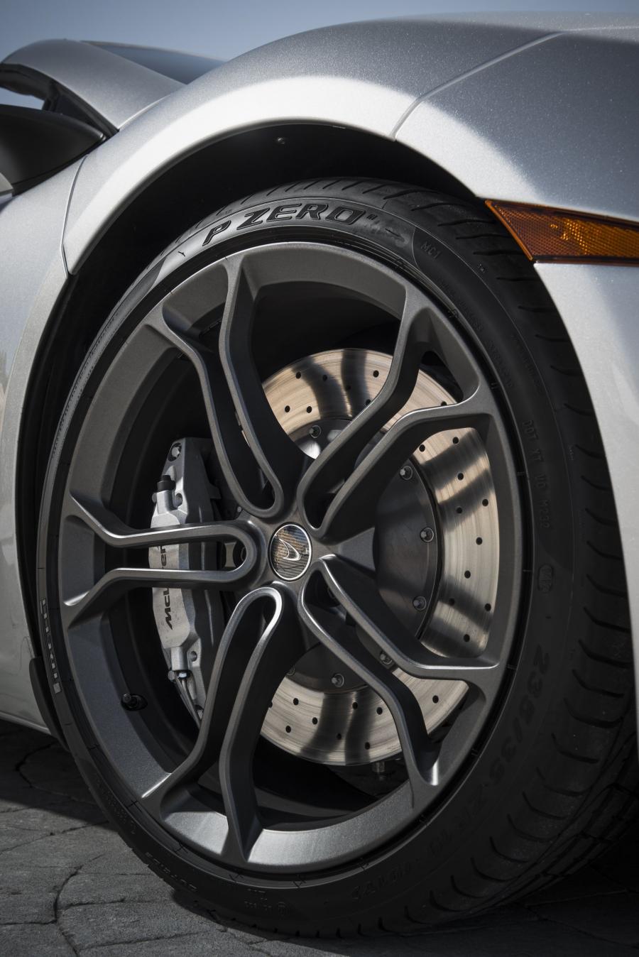  McLaren MP4-12C Spyder 2012 года  (фото 7 из 270)